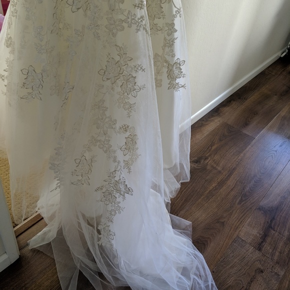 Eddy K. Corsica Ivory wedding dress - size 4 - Picture 8 of 8